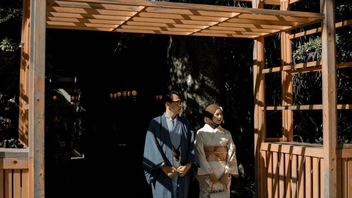 Kimono couple